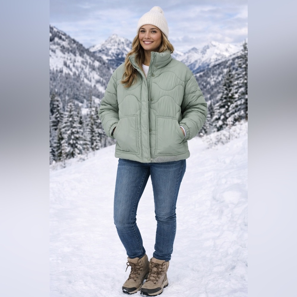 GAP Women's Light Sage Puffer Jacket EUC